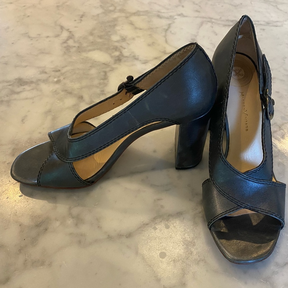 Dress shoes, never been worn. Modern Vintage. Size 6.5